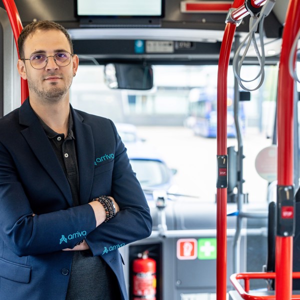 Vestigingsassistent Lars Vestigingsassistent Lars staat in Arriva bus