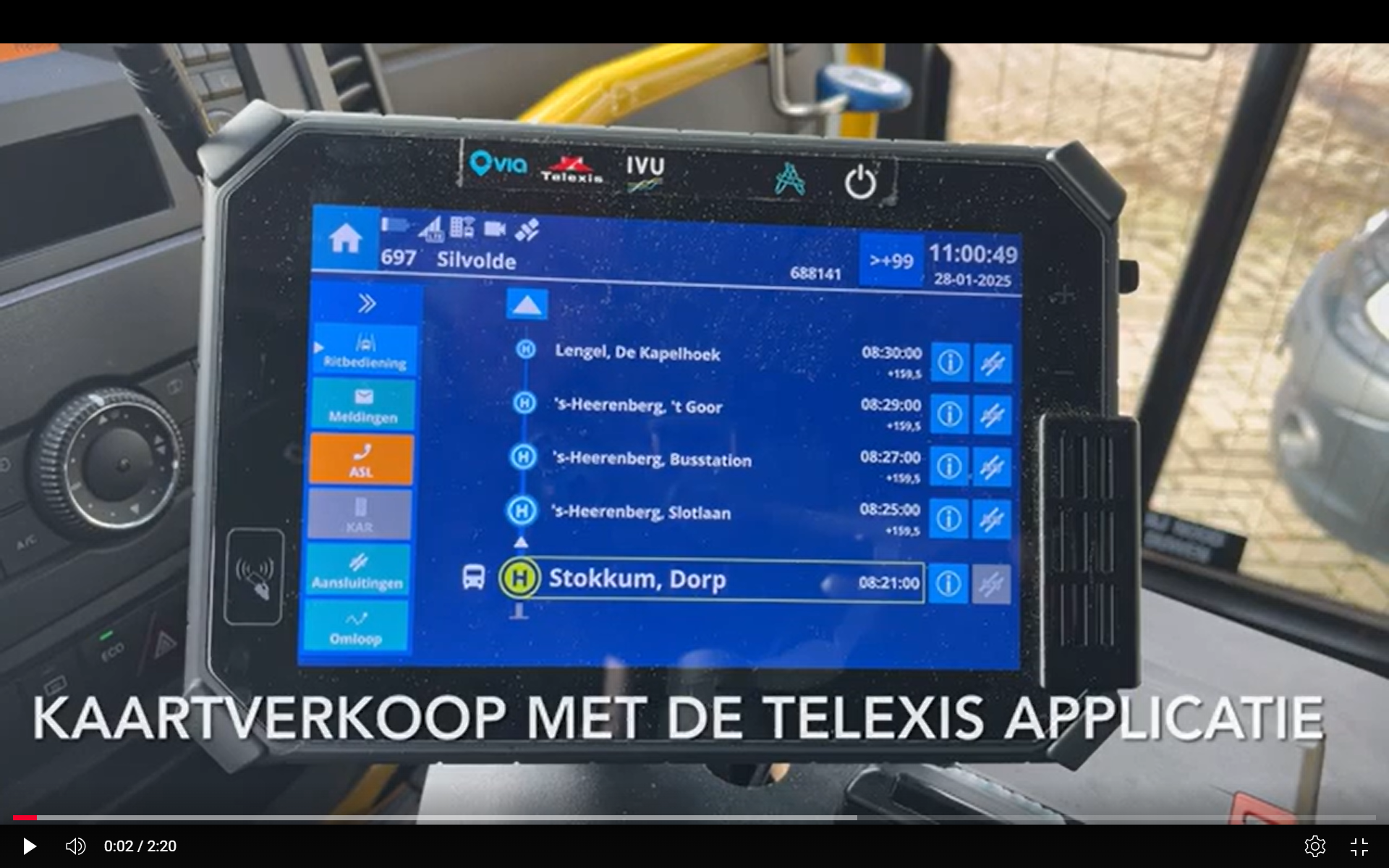 Telexis-applicatie op tablet in bus met ritoverzicht en halte-informatie.